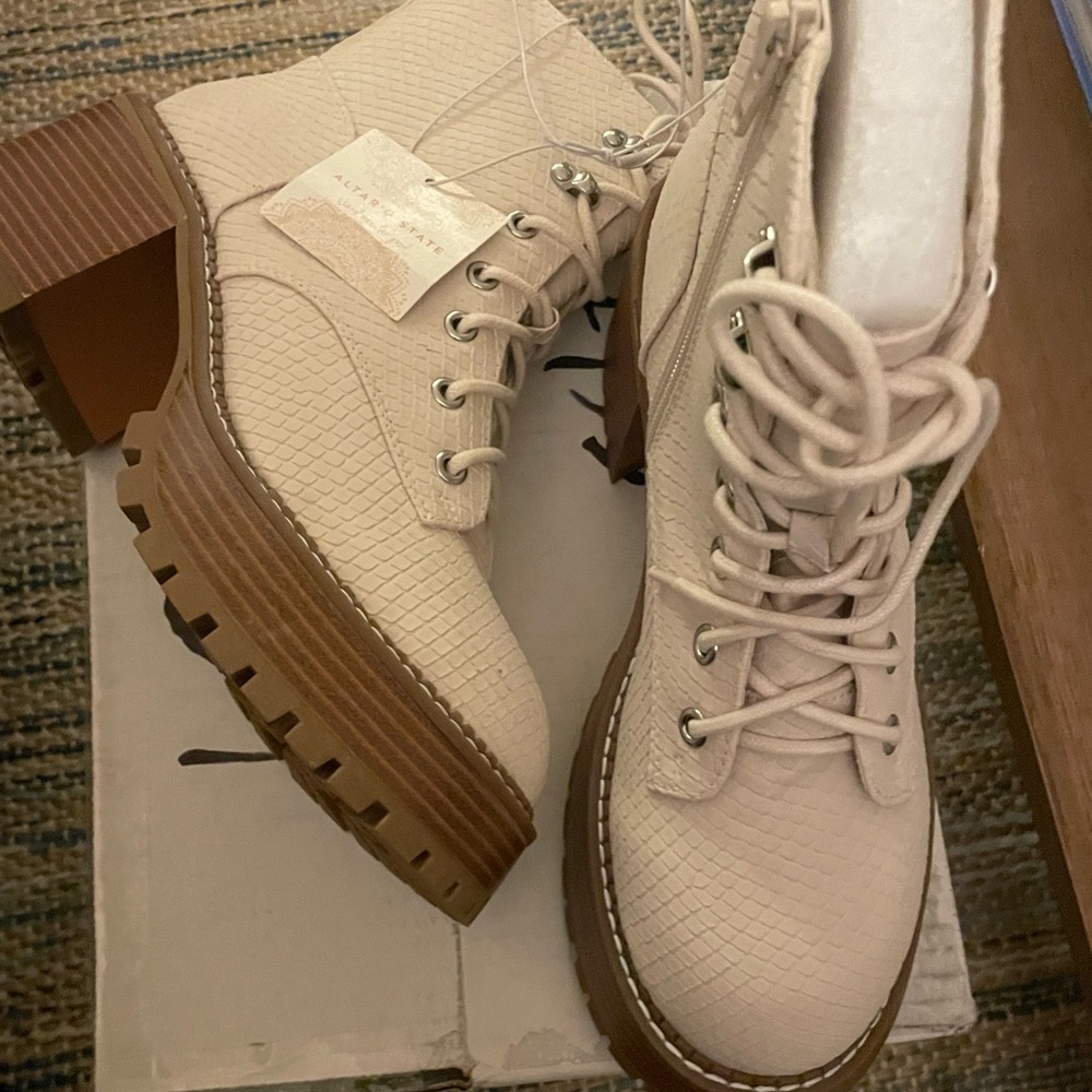 Altar d’ State Swani Platform Ivory Combat Boots